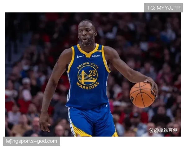 格林突破拉开防守空间助勇士提升季后赛防守效率