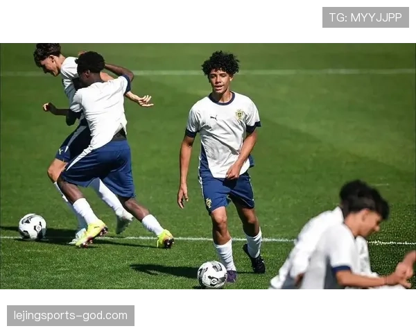 C罗提升边路传中效率，压制对手防线引领关键战役比赛趋势